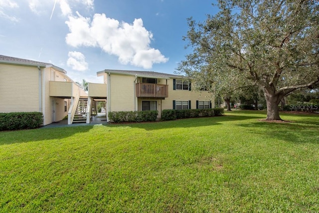 exterior space with a yard