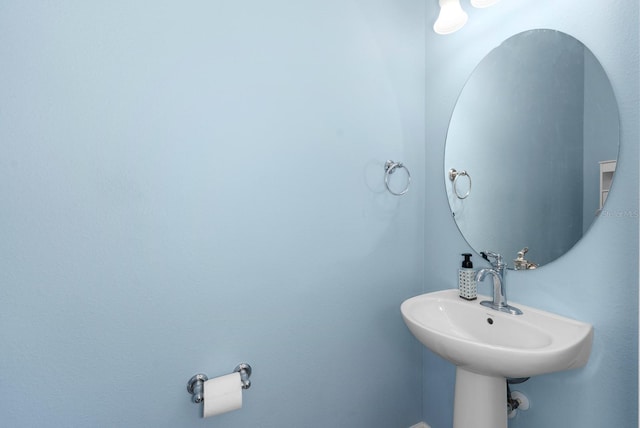 bathroom featuring sink