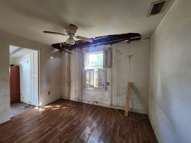 empty room with dark hardwood / wood-style floors and ceiling fan