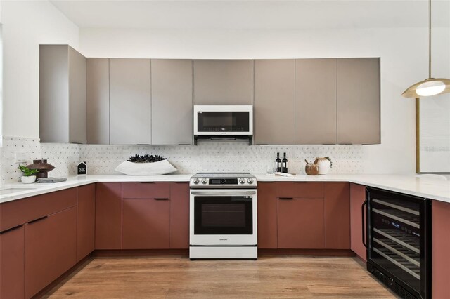 kitchen with wine cooler, tasteful backsplash, light hardwood / wood-style flooring, and electric range