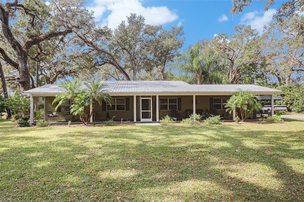 single story home featuring a front lawn