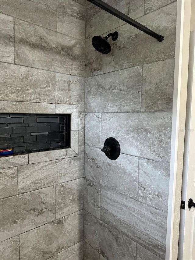 details featuring tiled shower