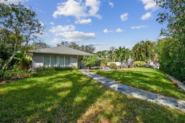 view of front facade with a front lawn