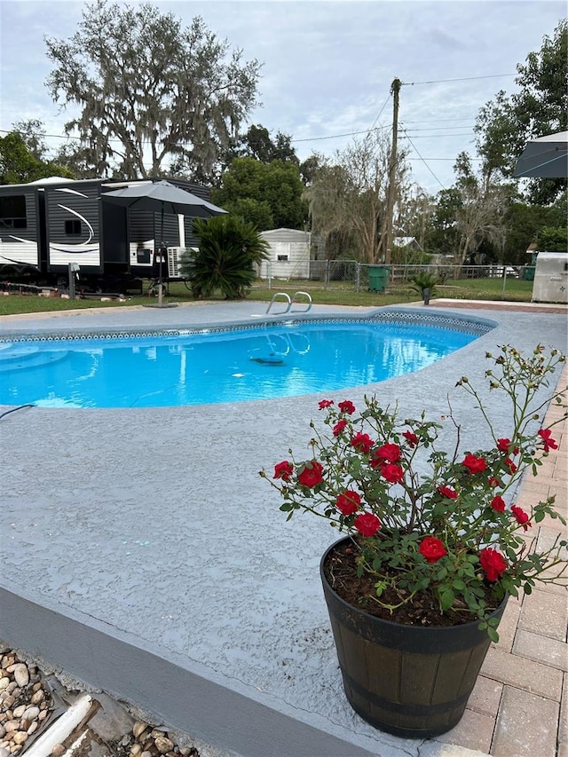 view of swimming pool