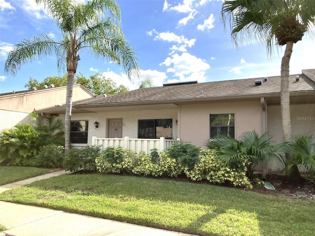 single story home with a front yard