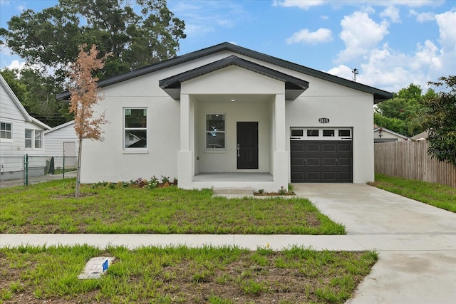 view of front facade featuring a garage and a front yard