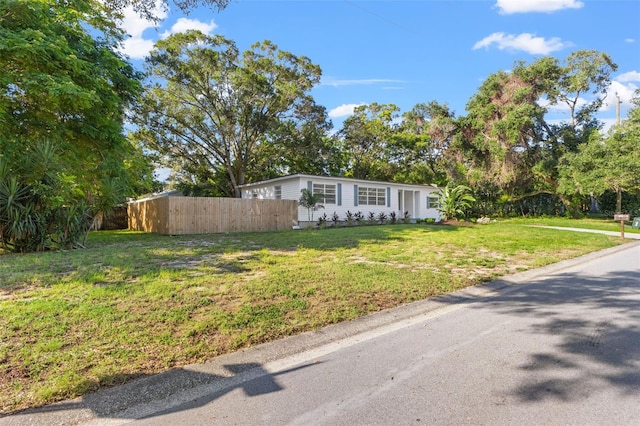 ranch-style house featuring a front lawn