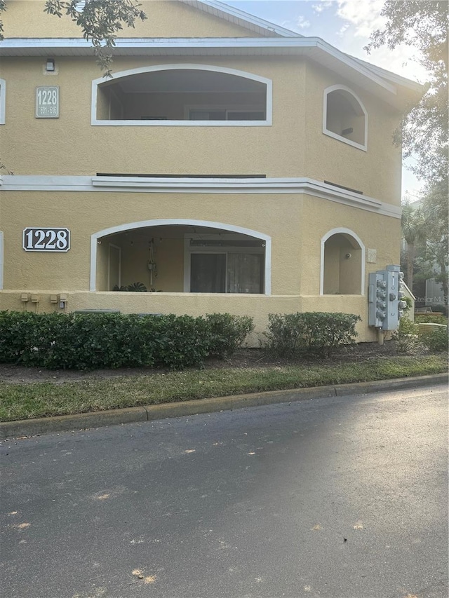 view of front facade