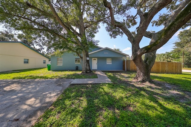 ranch-style home with a front lawn