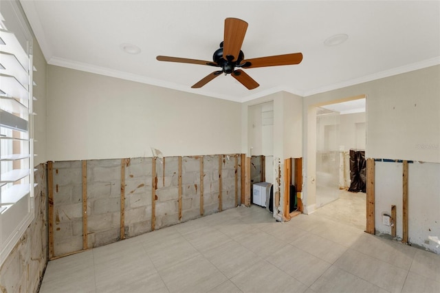 empty room featuring ornamental molding and ceiling fan