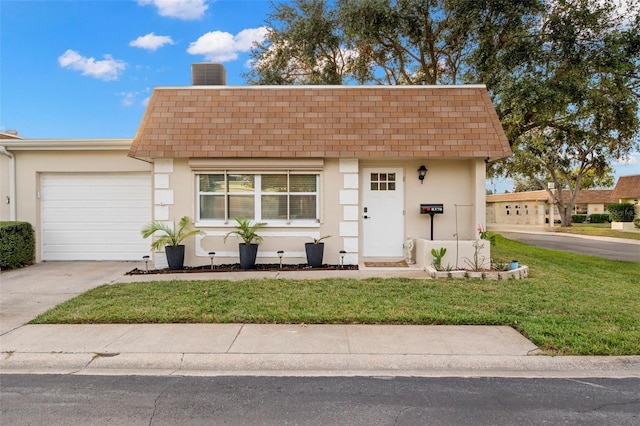 view of front facade featuring a garage and a front yard