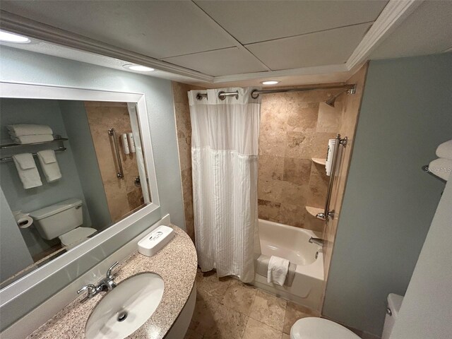 5500 Gulf Blvd Unit 2237, St Pete Beach, FL 33706 - bathroom featuring toilet, shower / tub combo, and vanity
