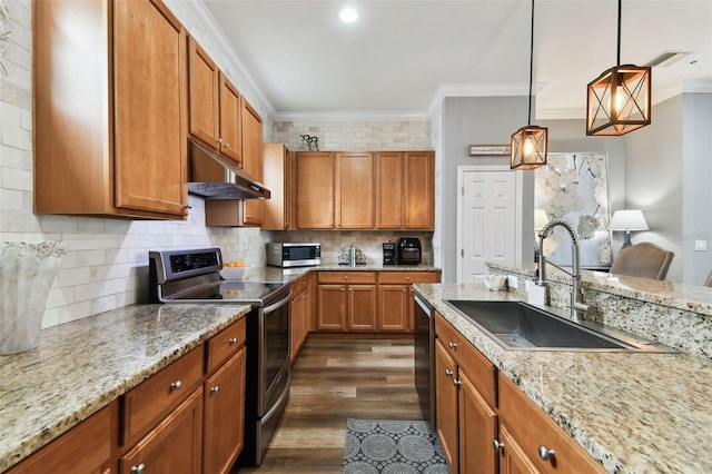 kitchen featuring sink, hanging light fixtures, dark hardwood / wood-style floors, ornamental molding, and stainless steel appliances