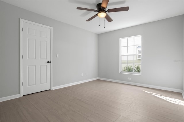 unfurnished room featuring light hardwood / wood-style flooring and ceiling fan