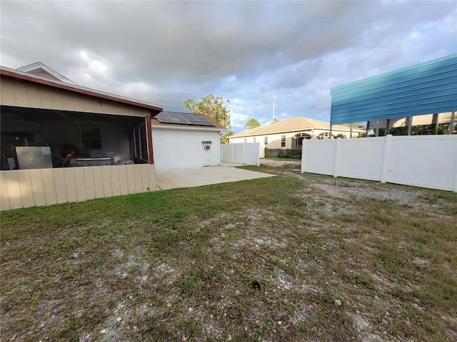 view of yard featuring a patio