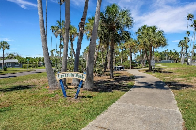 view of home's community featuring a lawn