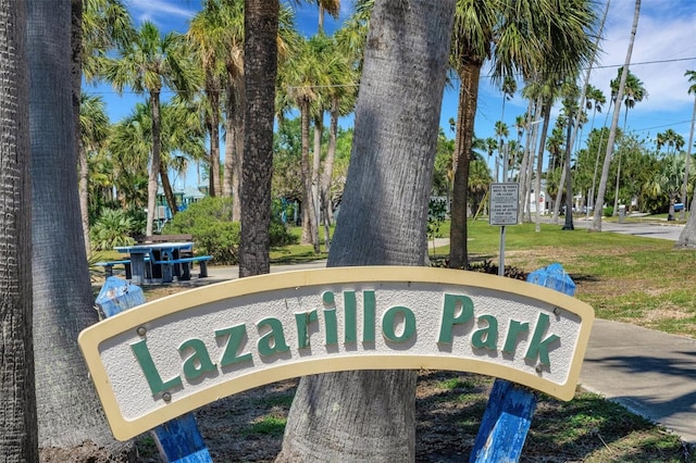 view of community / neighborhood sign