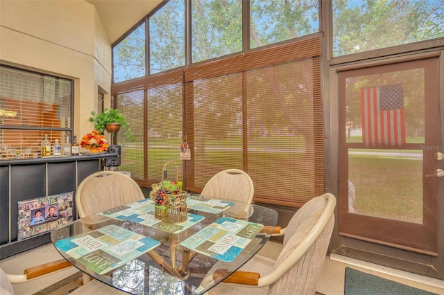 sunroom / solarium with vaulted ceiling