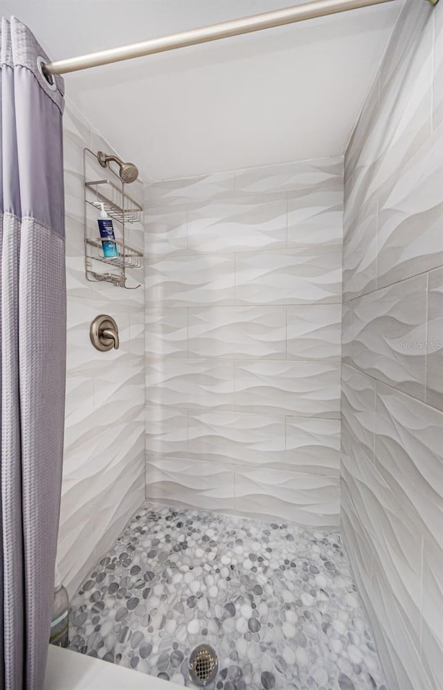 bathroom featuring a shower with curtain