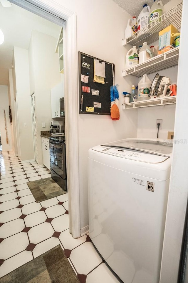 laundry room featuring washer / clothes dryer