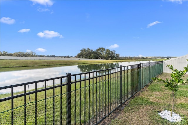 view of yard featuring a water view