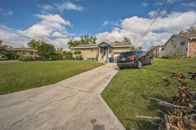 view of front facade featuring a front yard