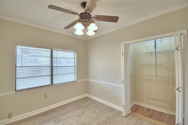 spare room featuring ceiling fan, light hardwood / wood-style floors, and ornamental molding