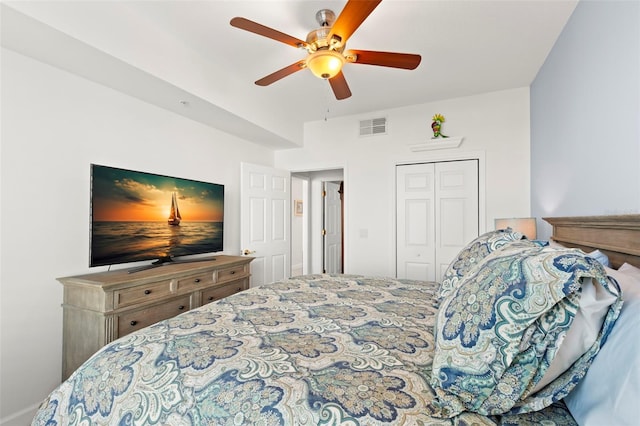 bedroom featuring ceiling fan and a closet