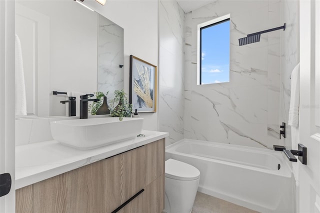 full bathroom with vanity, toilet, and tiled shower / bath