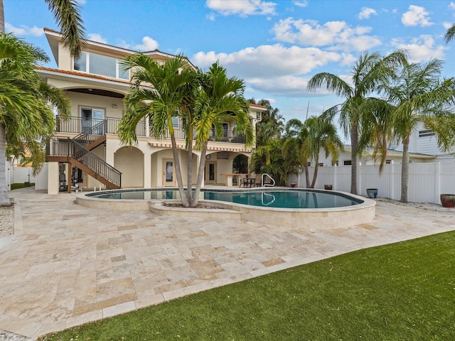 view of swimming pool featuring a patio