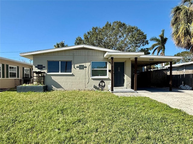 view of front of property with a carport and a front yard