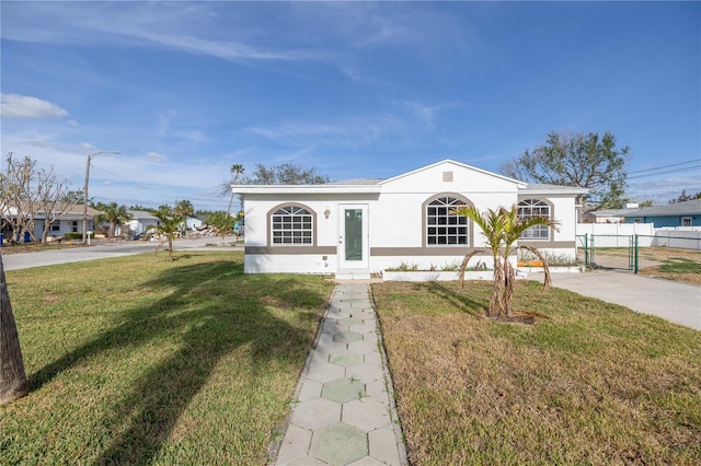 view of front of property with a front yard