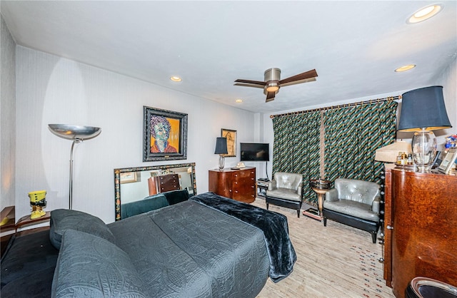 bedroom with ceiling fan