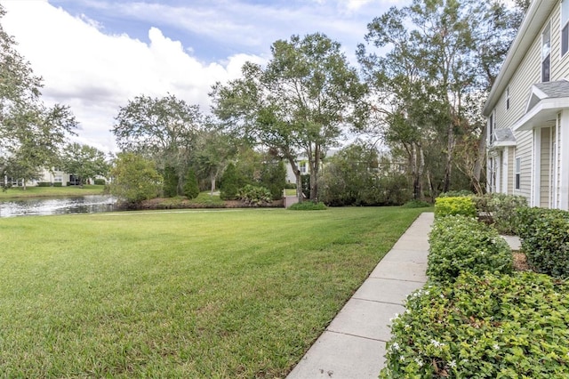 view of yard featuring a water view