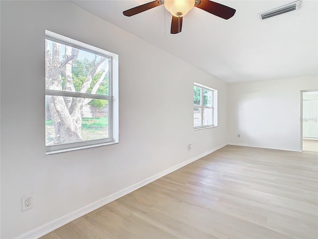 unfurnished room featuring light hardwood / wood-style floors and ceiling fan