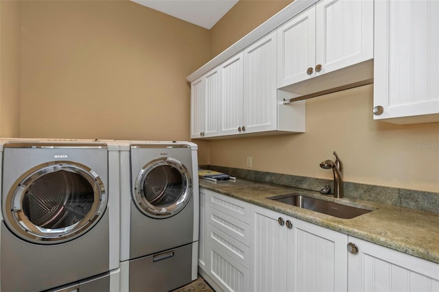 laundry area with cabinets, sink, and washing machine and clothes dryer