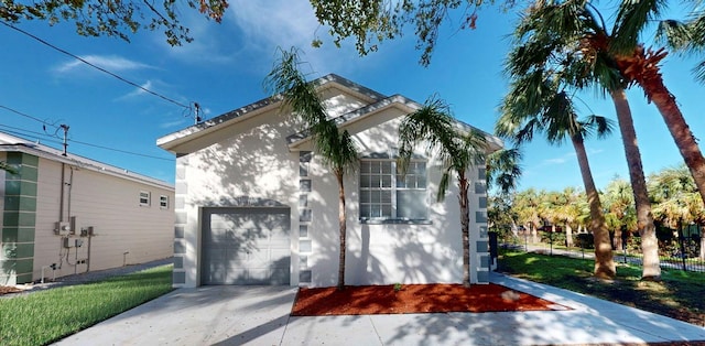 view of front of property featuring a garage