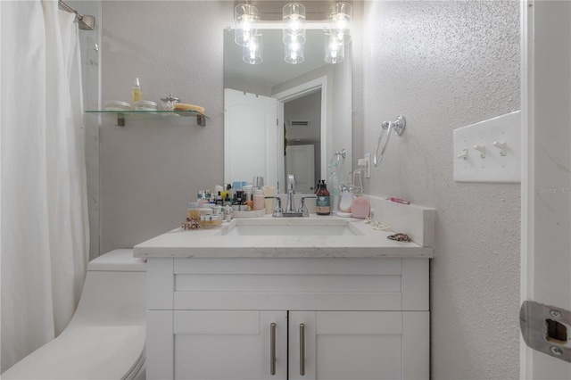 full bathroom featuring shower / tub combo with curtain, vanity, and toilet