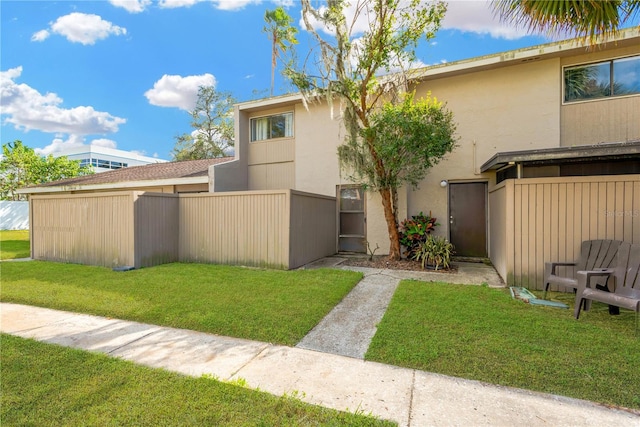 view of front of house with a front yard