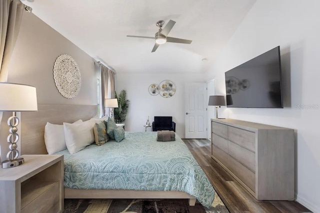 bedroom with dark hardwood / wood-style flooring and ceiling fan