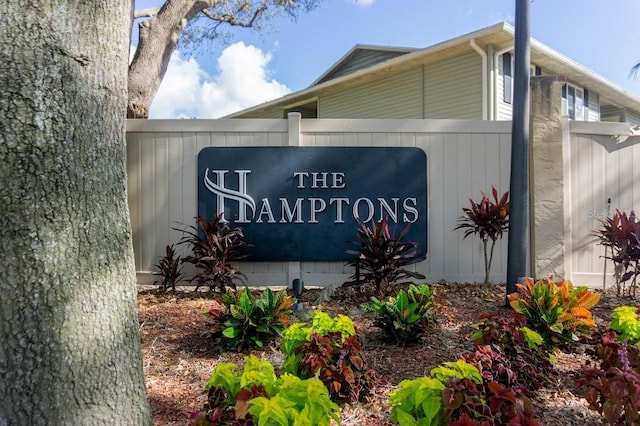 view of community / neighborhood sign