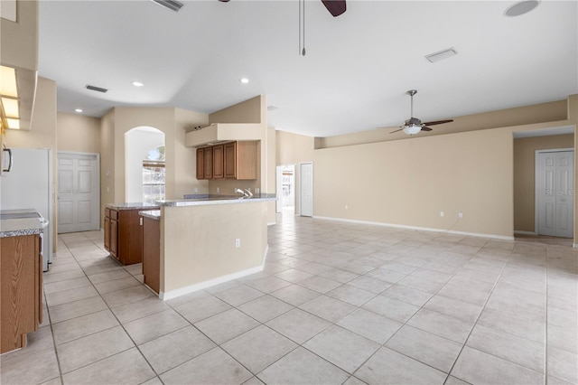 kitchen featuring ceiling fan, light tile patterned floors, and kitchen peninsula