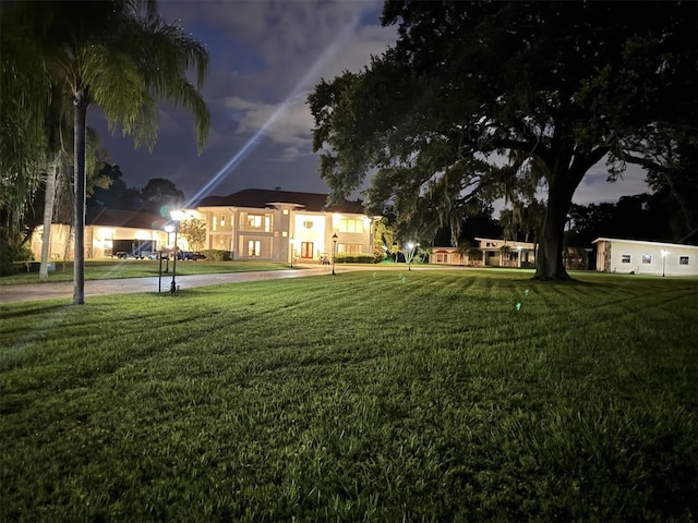 view of yard at dusk