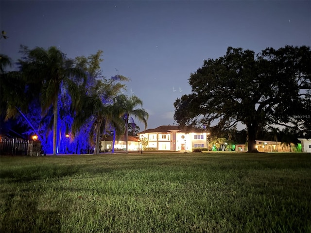 view of yard at dusk