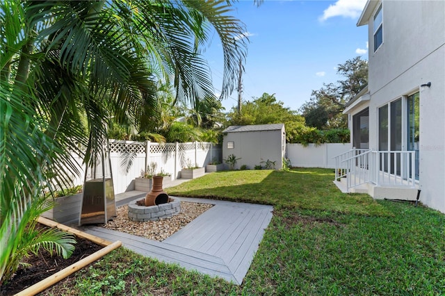 view of yard featuring a storage shed