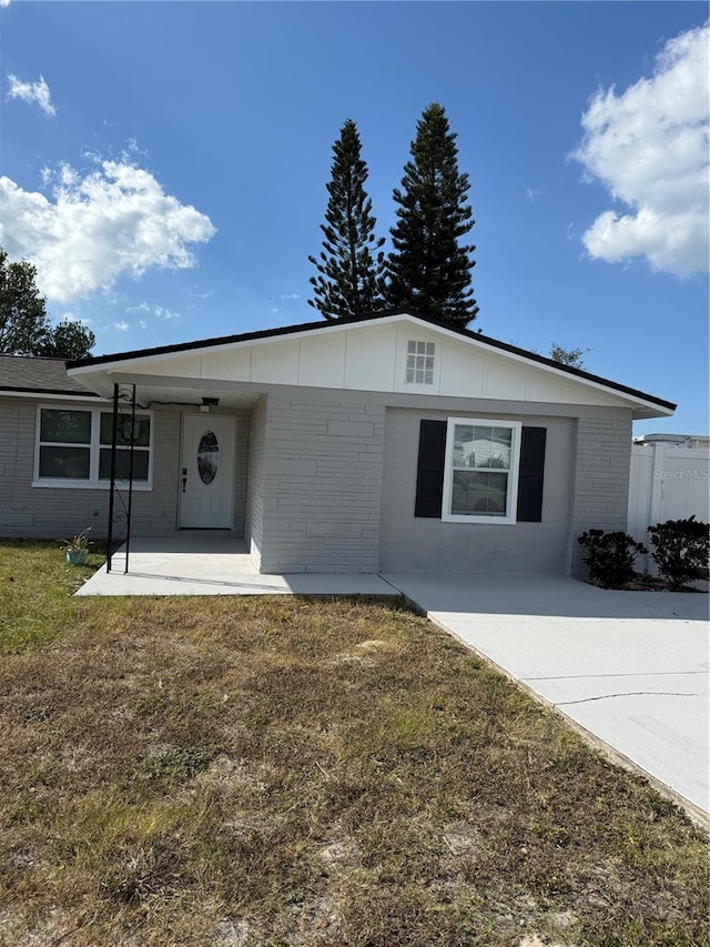 view of front of house with a front yard