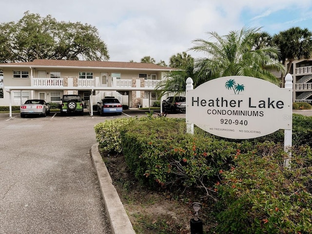 view of community / neighborhood sign