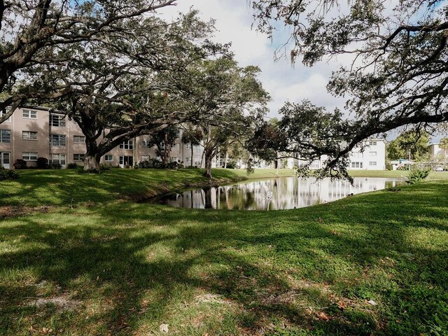 view of yard featuring a water view