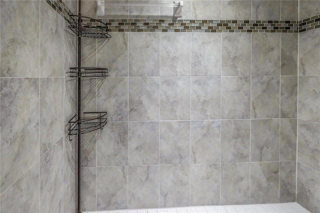 room details featuring a tile shower