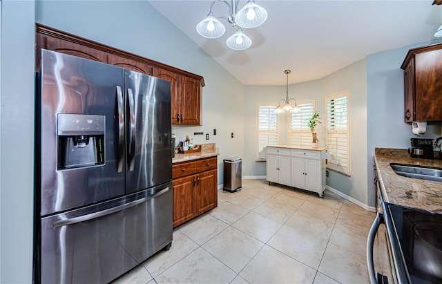 kitchen with sink, appliances with stainless steel finishes, hanging light fixtures, a chandelier, and vaulted ceiling